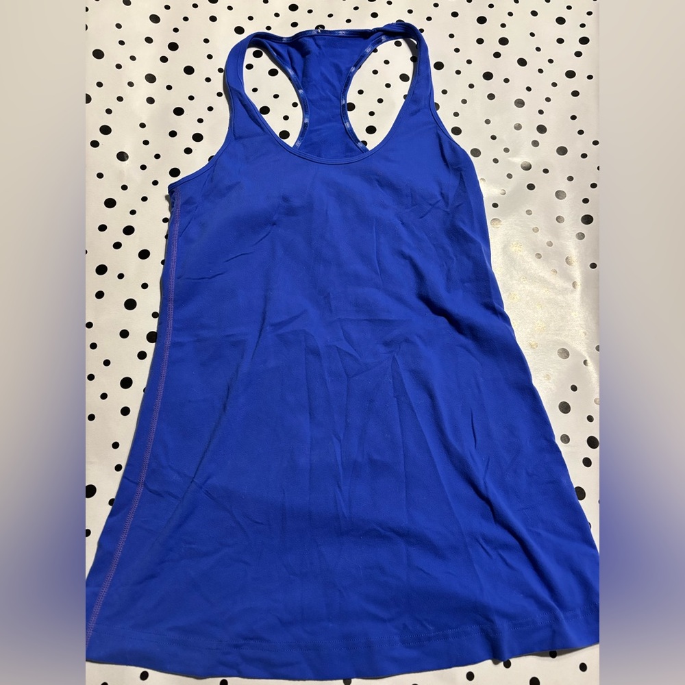 lululemon tank no size. Does fit like a 4